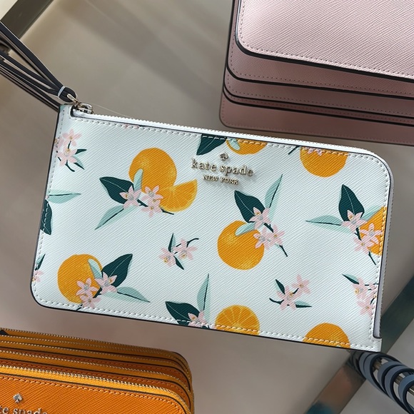 Kate Spade Lucy Orange Toss Printed Medium L-Zip Wristlet
Cream Multi
NWT - Picture 2 of 16